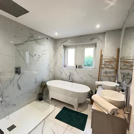 Hébergement de vacances Soh Rent Maison - Piscine Proche Strasbourg - Tv - Wifi - Parking Lampertheim